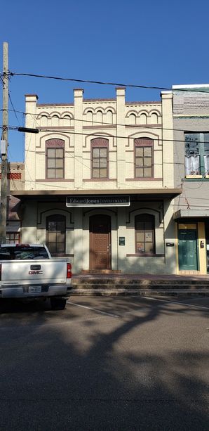 Before & After Commercial Exterior Painting in Richmond, TX (1)
